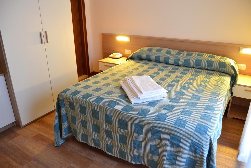 Hotel Midi Lido di Jesolo Kültér fotó