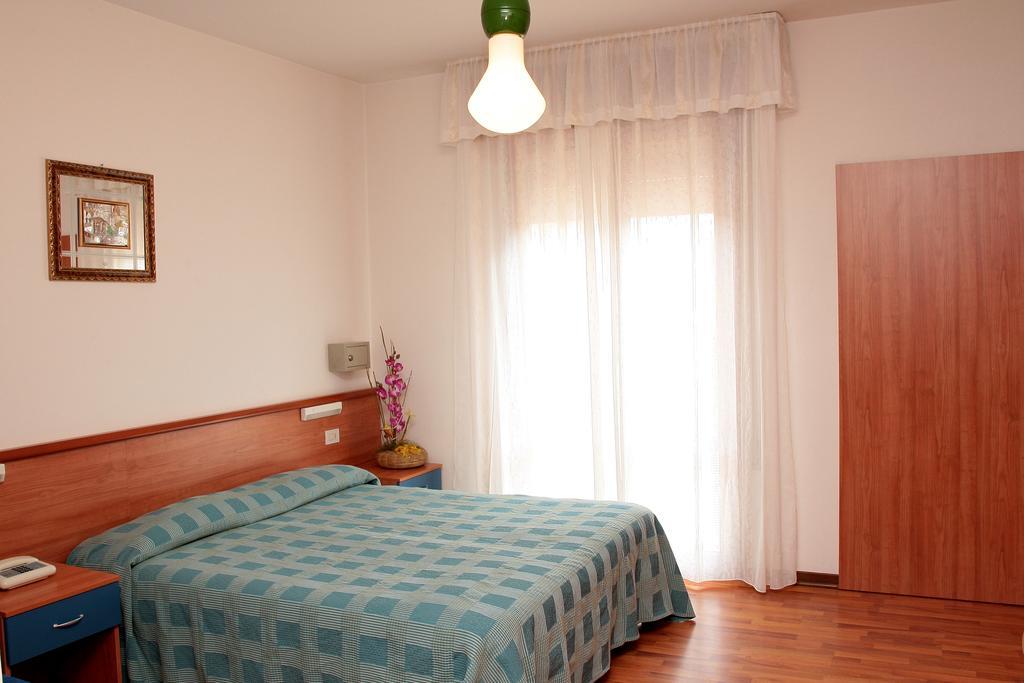 Hotel Midi Lido di Jesolo Kültér fotó